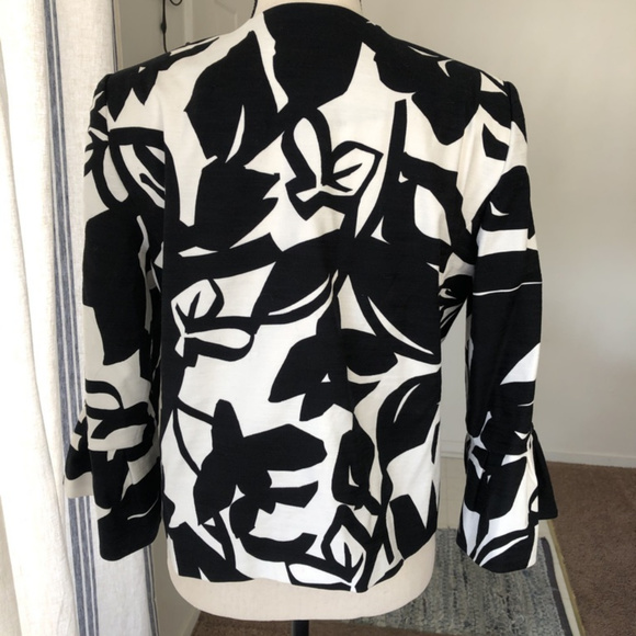 Bell sleeve jacket - Picture 3 of 6